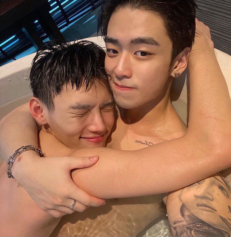 kushee666's tweet photo. me and whose son https://t.co/p0bwe3YX7v