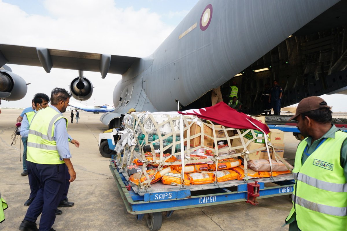 QatarCons_KHI's tweet photo. Under H.H Sheikh Tamin bin Hamad Al Thani, Amir of the State of Qatar, directions, The State of Qatar send another urgent aid plane to continue the urgent relief campaign for those affected by the recent floods that hit the Islamic Republic of Pakistan. https://t.co/7ruPx0pKiF