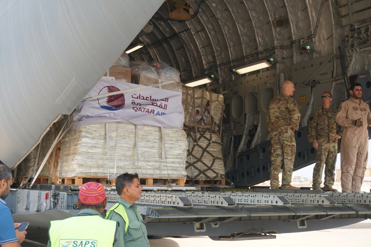 QatarCons_KHI's tweet photo. Under H.H Sheikh Tamin bin Hamad Al Thani, Amir of the State of Qatar, directions, The State of Qatar send another urgent aid plane to continue the urgent relief campaign for those affected by the recent floods that hit the Islamic Republic of Pakistan. https://t.co/7ruPx0pKiF