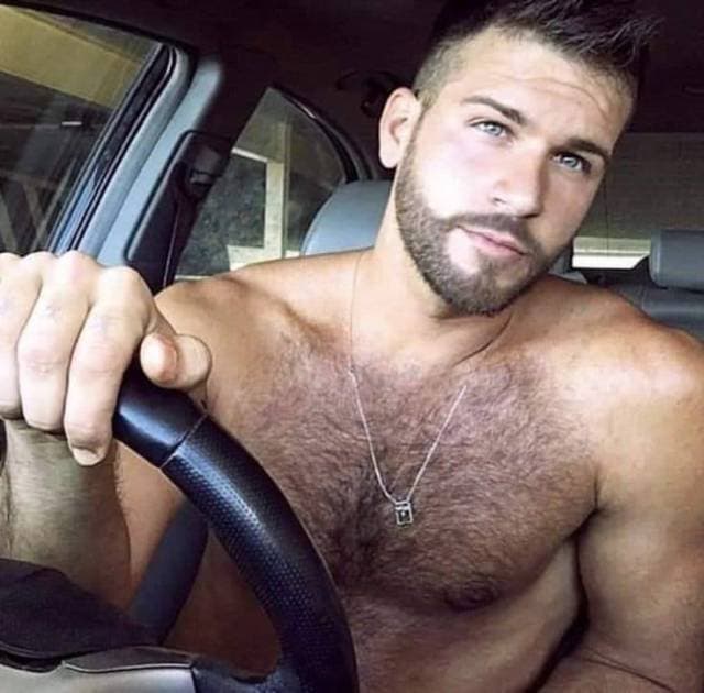 JeromeVoineau's tweet photo. Bien le #BonjourGraou chers Twitties !!
Nous sommes lundi, et c'est une nouvelle semaine qui commence. Pour nous, la première des vacances.
#ForceEtRobustesse à celles et ceux qui bossent. 💪
Pleins de bisous les p'tits loups🐺😘 https://t.co/aLlLH8AMYS