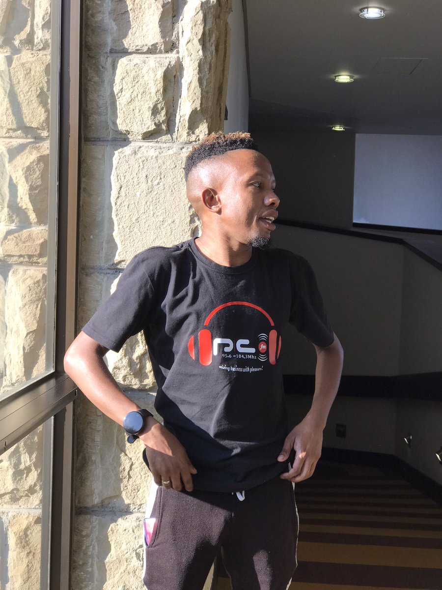 pcfmls's tweet photo. Ke enoa hee Our MCM Ntate Teboho Ratalane!!!
Live on PCFM 95.6

#goodmorning
#HaNtatae
#pcfm
#mixingbusinesswithpleasure 
#Lstwitter https://t.co/AZtM9LeUKe