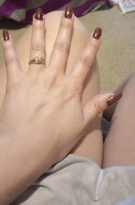 I'm a fancy bitch that got to use Holo Taco polish for the first time ever and I'm in loveeee. https://t<a href="/tag/alt"class="tags"><span>#alt</span></a><a href="/tag/nonnude"class="tags"><span>#nonnude</span></a><a href="/tag/egirl"class="tags"><span>#egirl</span></a><a href="/tag/camgirl%D9%90"class="tags"><span>#camgirlِ</span></a>