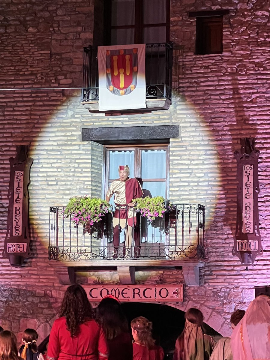 corinne_crabe's tweet photo. Nuit spectaculaire à #ainsa avec la représentation théâtralisée de la #morisma #histoire #culture @VilladeAinsa @turismosobrarbe @quiqueainsa  à #castillo fortaleza de Ainsa https://t.co/U7AXQ4Sp3S