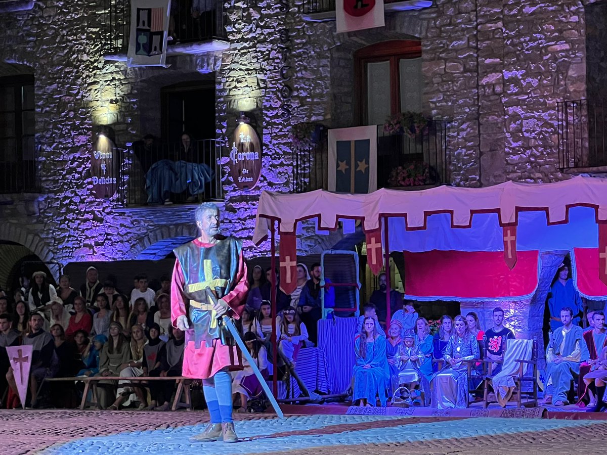 corinne_crabe's tweet photo. Nuit spectaculaire à #ainsa avec la représentation théâtralisée de la #morisma #histoire #culture @VilladeAinsa @turismosobrarbe @quiqueainsa  à #castillo fortaleza de Ainsa https://t.co/U7AXQ4Sp3S