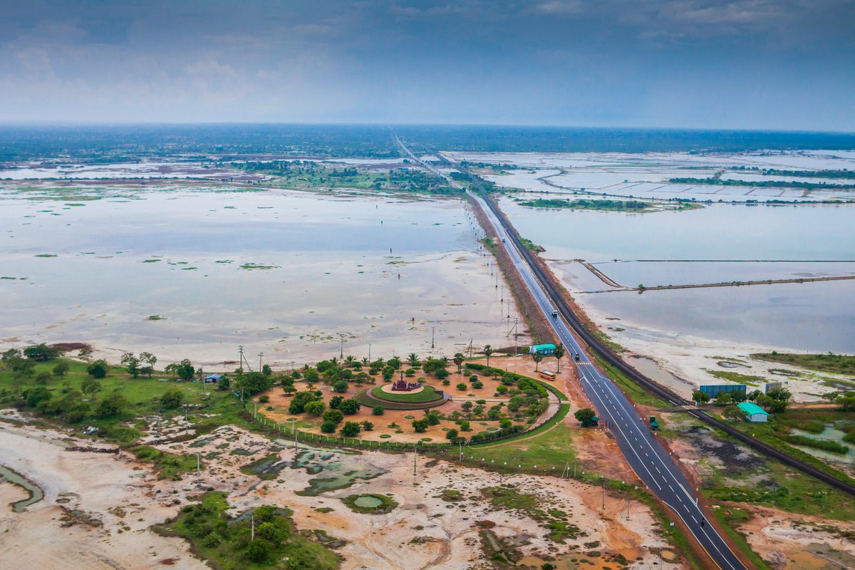 EngineeringMaga's tweet photo. #SriLanka's A-9 road is iconic. After decades of civil war ended, MAGA rehabilitated and improved a vital segment from Paranthan to Jaffna. The project was completed 4.5 months ahead of schedule, exemplifying the ability of local construction teams to deliver large scale projects https://t.co/g6kcAJqdfy