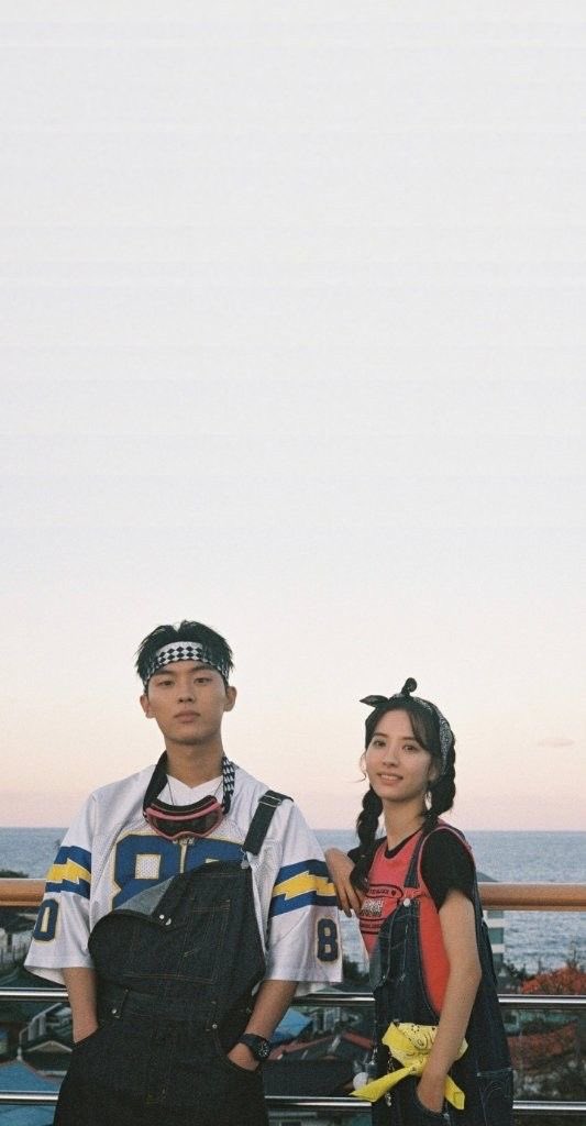 gravitysus's tweet photo. Visualmente, veinticinco veintiuno es una de los dramas más bonitos que he visto. Quizás solo es mi obsesión con como lucían los late 90’s y los años 2000’s en asia, pero me gusta mucho la ambientación que hicieron para el drama 🥺 https://t.co/UEHfmTSJkv