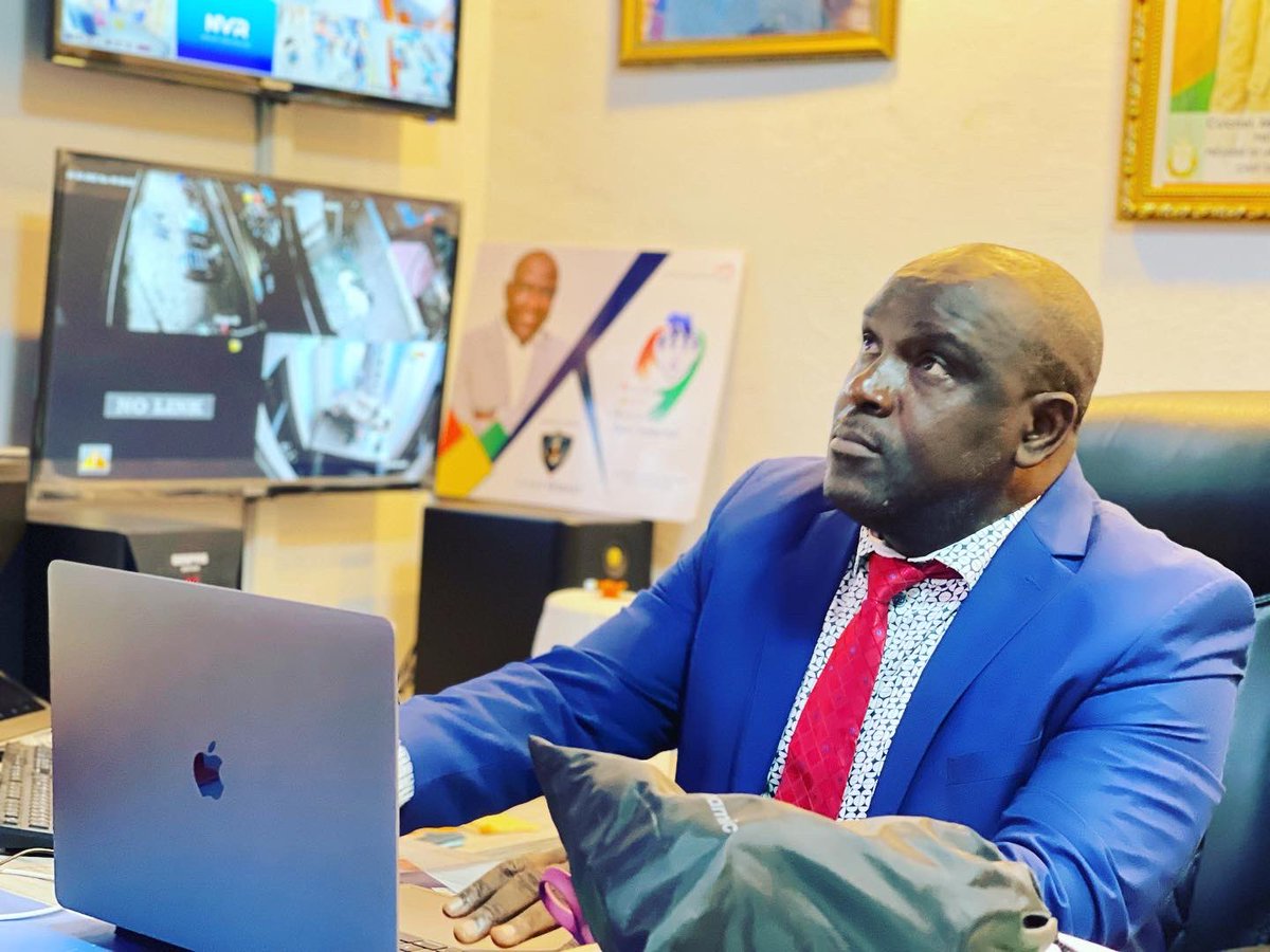 Déjà dans les locaux du groupe HADAFO MEDIAS. La rentrée Ouragan 🌀 Catherina. Ensemble jusqu’à 12h à Boké / labé / kankan / Mamou / Kindia / Nzerekore sur 99.7 <a href="/HadafoMedias/">Groupe Hadafo Medias</a>