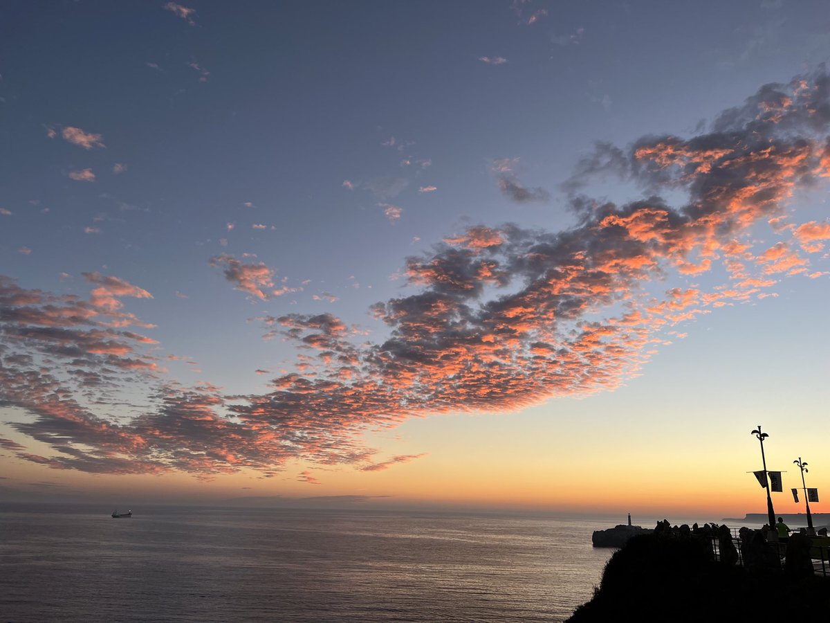 AndreasAtETH's tweet image. Gooooood morning #Santander, #Spain. 
I wish you a happy #quantum day at the @UIMP summer school organized by @D_Porras_Torre and @jjgarciaripoll. 
In case you missed the #sunrise, here it is!