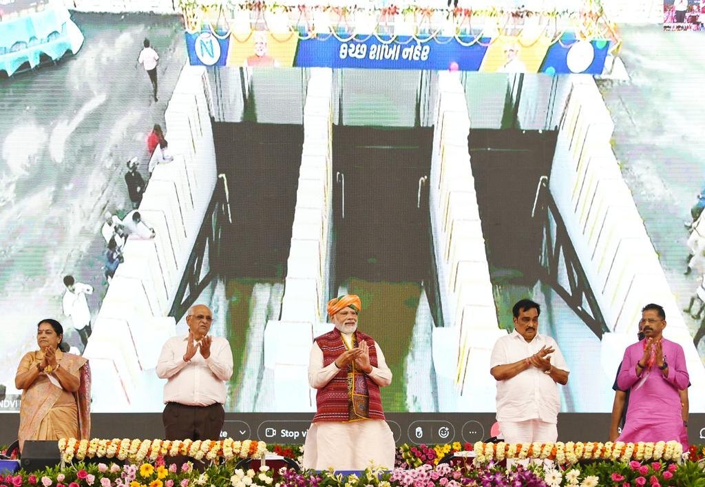 pradipsinhbjp's tweet photo. ◾मेधा पाटकर;
सौराष्ट्र और कच्छ में नर्मदा का पानी कभी नहीं पहुंचेगा!

◾ ओवैसी;
प्रभु श्रीराम का मंदिर नहीं बनेगा!

◾ फारुख अब्दुल्ला;
धारा 370, 35A कभी नहीं हटेगी!

◾पी. चिदंबरम;
डिजिटल ट्रांजेक्शन भारत में नहीं हो सकता!

Meanwhile @NarendraModi Ji

#ModiHaiToMumkinHai https://t.co/U7zF1aZrXV