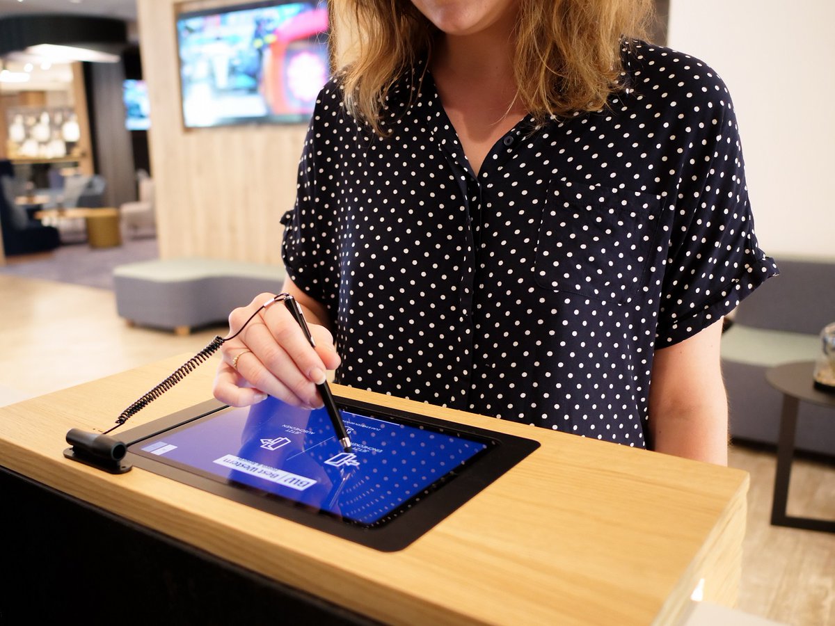 BW_Presse's tweet photo. #Digitalisierung der #GuestJourney: In Zusammenarbeit mit der #Hotelbird GmbH aus München geht die BWH Hotel Group Central Europe künftig einen weiteren Schritt in ihrer Digitalisierungsstrategie. Details? In der Pressemitteilung: https://t.co/Bu9eHxbiS7
#checkin #hotellerie https://t.co/2ALPejxHeH