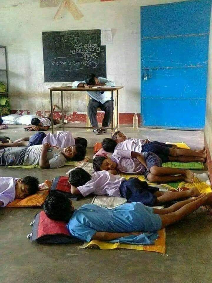 VIKRAMS22692613's tweet photo. कुम्भकरण के वंशज आज भी मौजूद हैं 😂 https://t.co/Mdtub58IiE