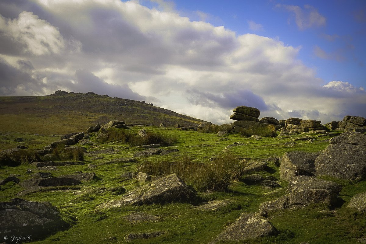 Good morning everyone wishing you all a fine week ahead ❤️ greetings from Dartmoor #Dartmoor #SonyAlpha #StormHour #Devon #ThePhotoHour #landscapephotography #photography