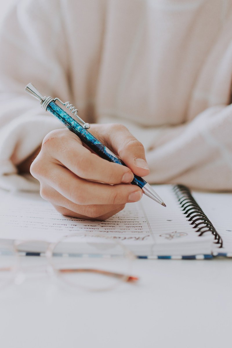 IPWebsoft's tweet photo. 4 Reliable Content Writing Tools For Everyday!
1. Grammarly: Grammar Check
2. Buzzsumo: Discover Content Inspiration
3. Power Thesaurus: Substitute weak words
4. Quillbot: Find AI writing inspiration
#contentwriting #ipwebsoft #technology #seo #sem #smo #smm #digitalmarketing https://t.co/9tB40S5GBt