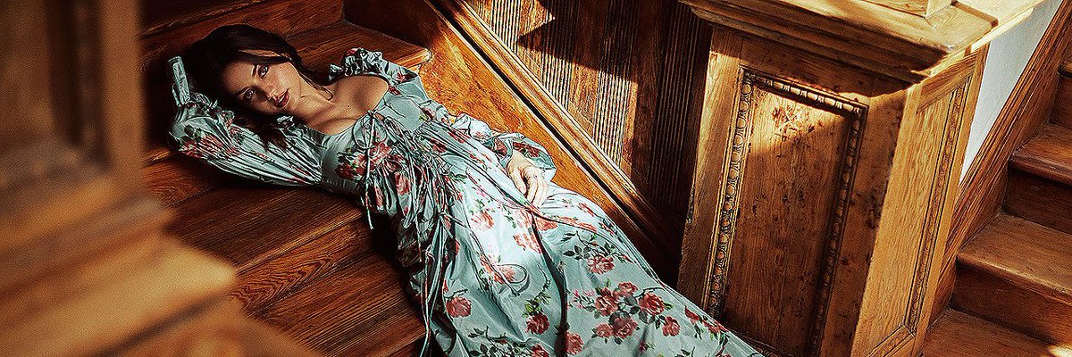 "Ey, contigo el tiempo pasa lento

Take me from the start
Until crescendo

Y me está costando cuando duermo

I think this night has got potential"