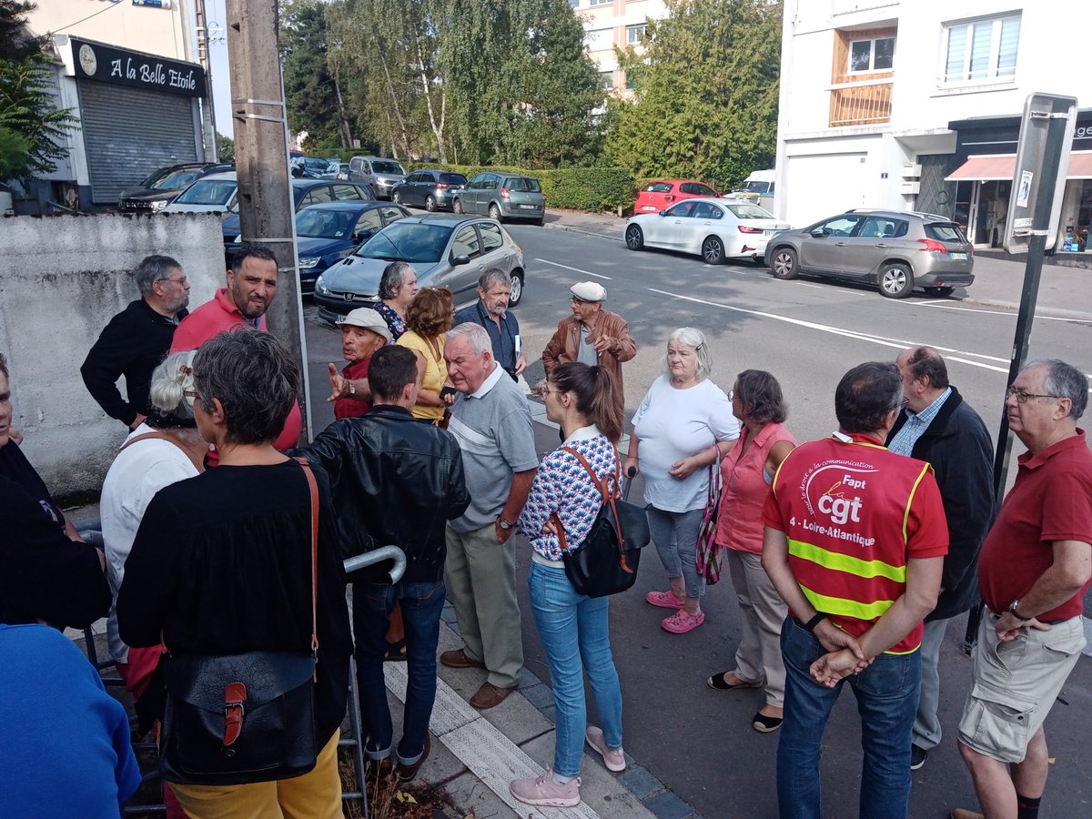 OrvaultPcf's tweet photo. 📢Au côté des habitants, la #CSF44, le #PCF44, la @CGTFAPT44 & des élus #Nantes se sont de nouveau rassemblés ce samedi 03 septembre pour défendre le maintien du bureau de Poste de la #Contrie & l'ensemble des services
La mobilisation va continuer dans les prochaines semaines!✊ https://t.co/KxKyiN35bq