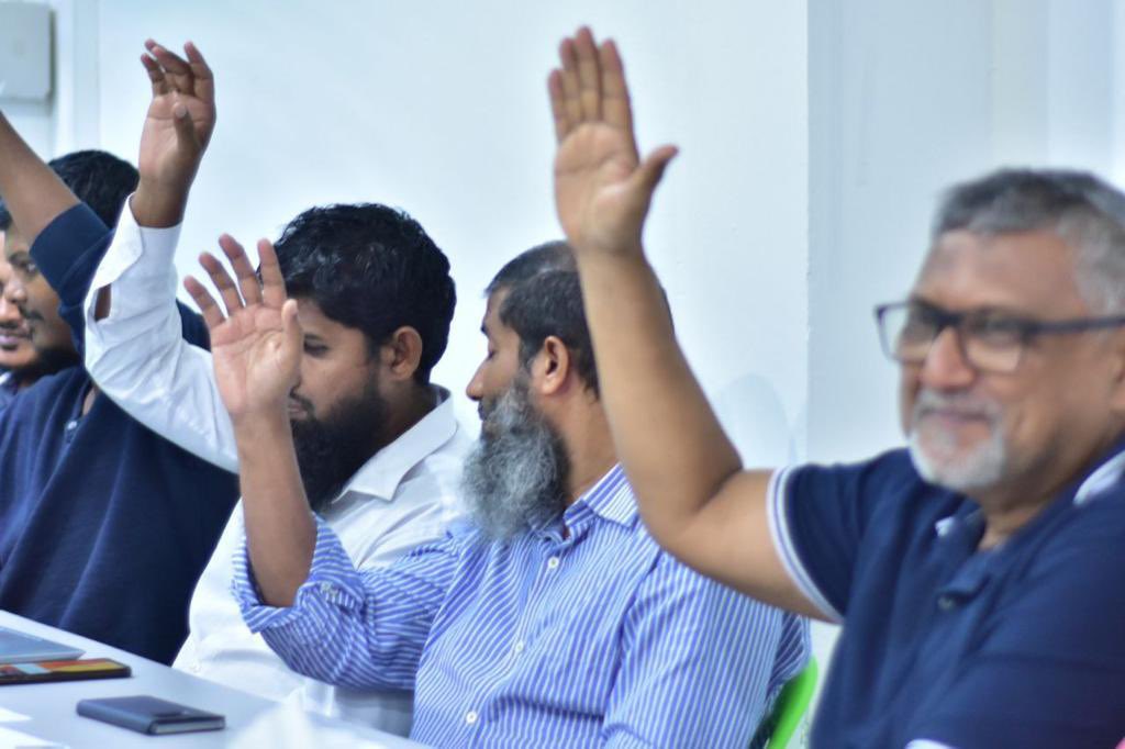 ShimranAb's tweet photo. Maiy Allah iraadhakurehviyya 2033 vana aharu raajjeyge Raeeskan kurahvaanee @AdhaalathOffice ge beyfulheh. https://t.co/Q4T5x0gvXq