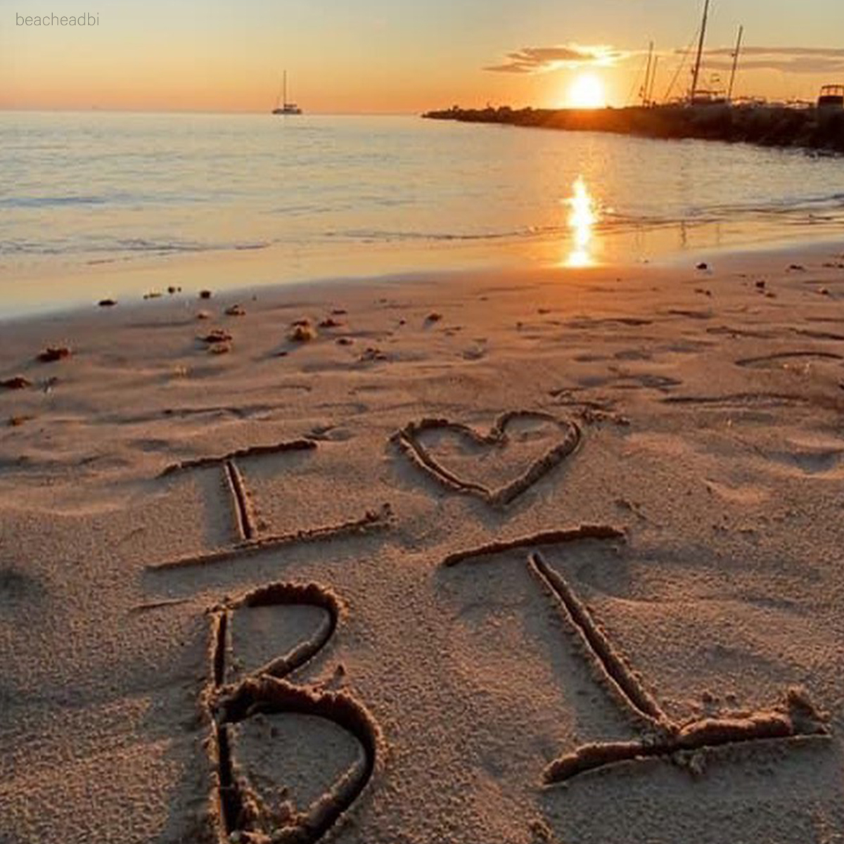 BlockIsleFerry's tweet photo. We hope you’re enjoying this unofficial last day of the summer season! That doesn’t mean there’s not plenty of sun and sand left to enjoy this year, though!
#SummerMemories #BlockIslandSummer #BlockIsland #SailAway #BlockIslandFerry https://t.co/Qe5cwo9vXy