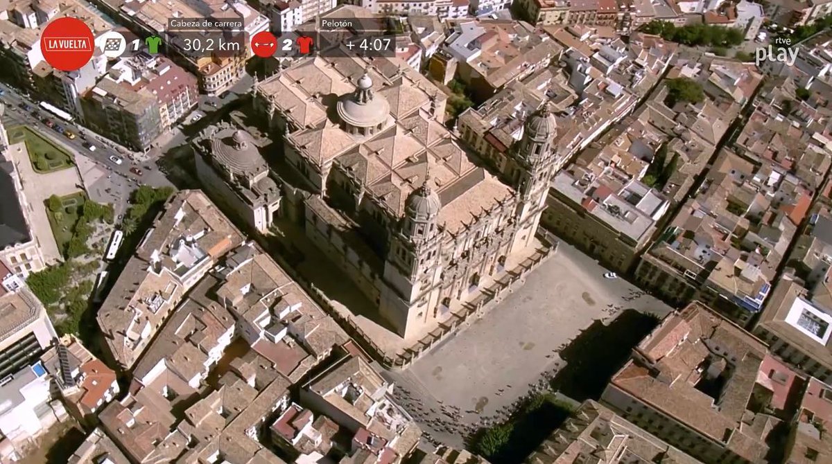 Calderon_1949's tweet photo. 🖥🎥 Espectaculares las imágenes de #Jaén que nos dejaba @LaVuelta en @RTVE, de la imponente #CatedraldeJaén, de sus #techumbres, en las que tanto disfrutamos trabajando, del entorno de la ciudad... 😍
#Ciclismo #Jaén #SomosCalderónySeNota #ConSelloCalderón #Catedral #Patrimonio https://t.co/0nlGJV7M0L