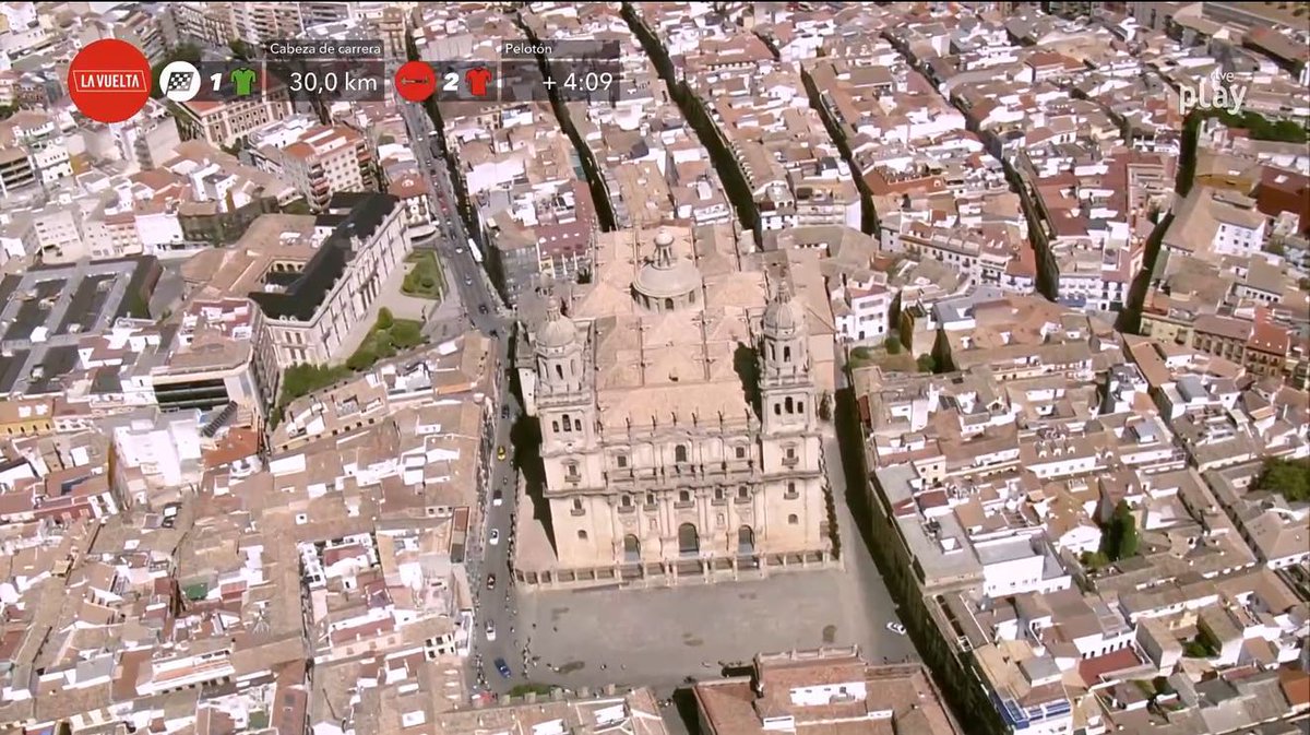 Calderon_1949's tweet photo. 🖥🎥 Espectaculares las imágenes de #Jaén que nos dejaba @LaVuelta en @RTVE, de la imponente #CatedraldeJaén, de sus #techumbres, en las que tanto disfrutamos trabajando, del entorno de la ciudad... 😍
#Ciclismo #Jaén #SomosCalderónySeNota #ConSelloCalderón #Catedral #Patrimonio https://t.co/0nlGJV7M0L
