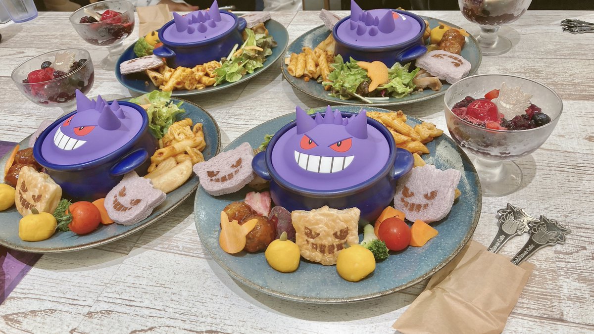 1010__0810's tweet photo. ゲンガーメニューかわいい💜

 #ポケモンカフェのゲンガー大量発生 https://t.co/UTNLzgR7BI