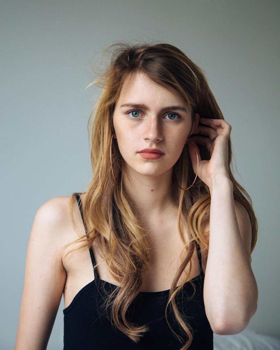 jorgaloga's tweet image. Se confirma la precuela de #LaProfecía y la actriz elegida para la película es #NellTigerFree.
Esta nueva entrega llevará por título #FirstOmen.