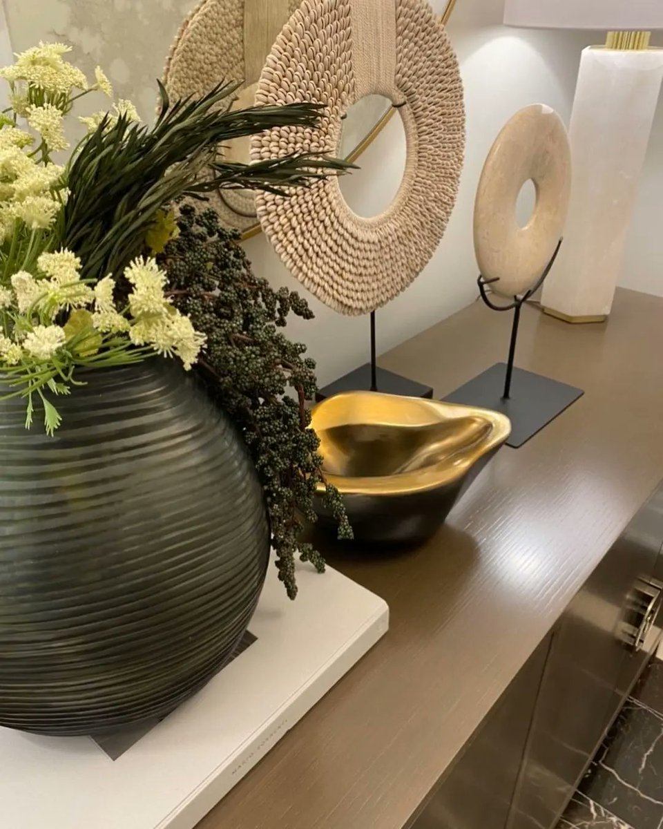 EtyDesigns's tweet photo. Elegant and Stylish Console https://t.co/Kz1Hx27F6D