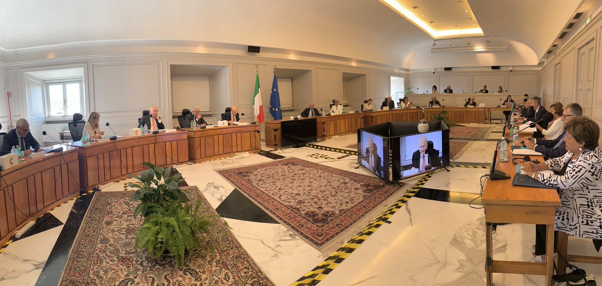 Si chiude la prima sessione dell’incontro di studio tra #Cortecostituzionale e <a href="/EUCourtPress/">EU Court of Justice</a>, sul tema “L’identità nazionale degli Stati membri e il primato del diritto dell’Ue”.