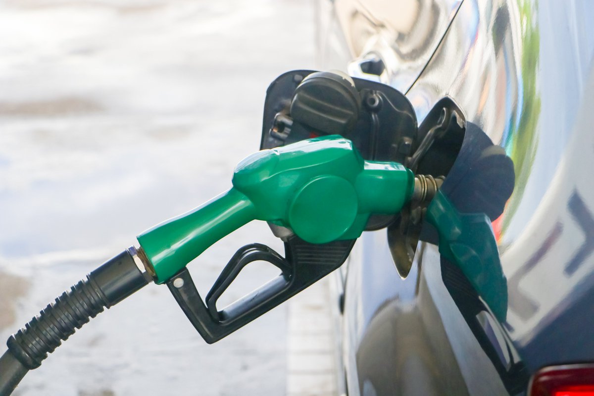 Petrol prices are still incredibly high. Why not consider alternatives to using your car, or think about ways to cut the cost if you do need to drive. See our tips here ⬇️
themoneycourse.org/money-tip/cutt…

#TuesdayTips #petrol #support #money101 #costofliving