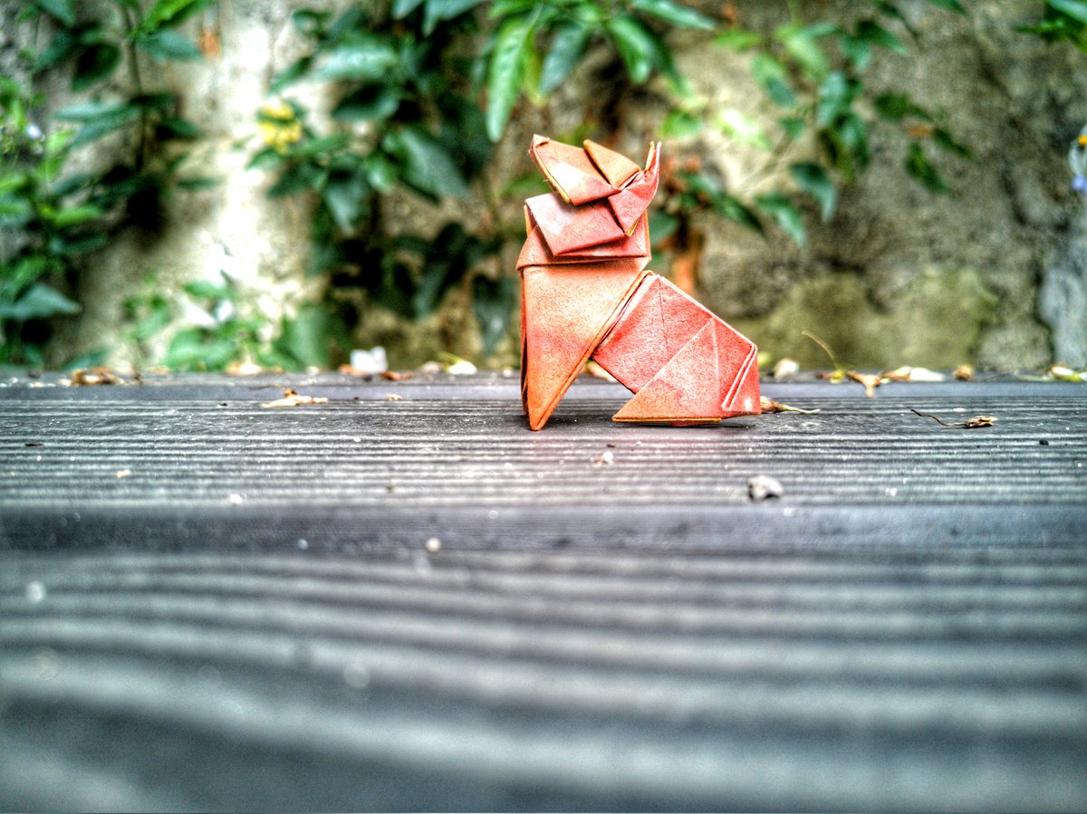 BarthDunkan's tweet photo. Seated Wolf.
Loup assis stylisé et plié par Barth Dunkan (EcOrigami).
Plié à partir d'un rectangle issu d'un sac.
#barthdunkan #ecorigami #magicfingaz #dog #origami #paperfolding #paperart #mfpp #chien #origamidog #wolf #origamiwolf #loup https://t.co/CKK9K6jbzS