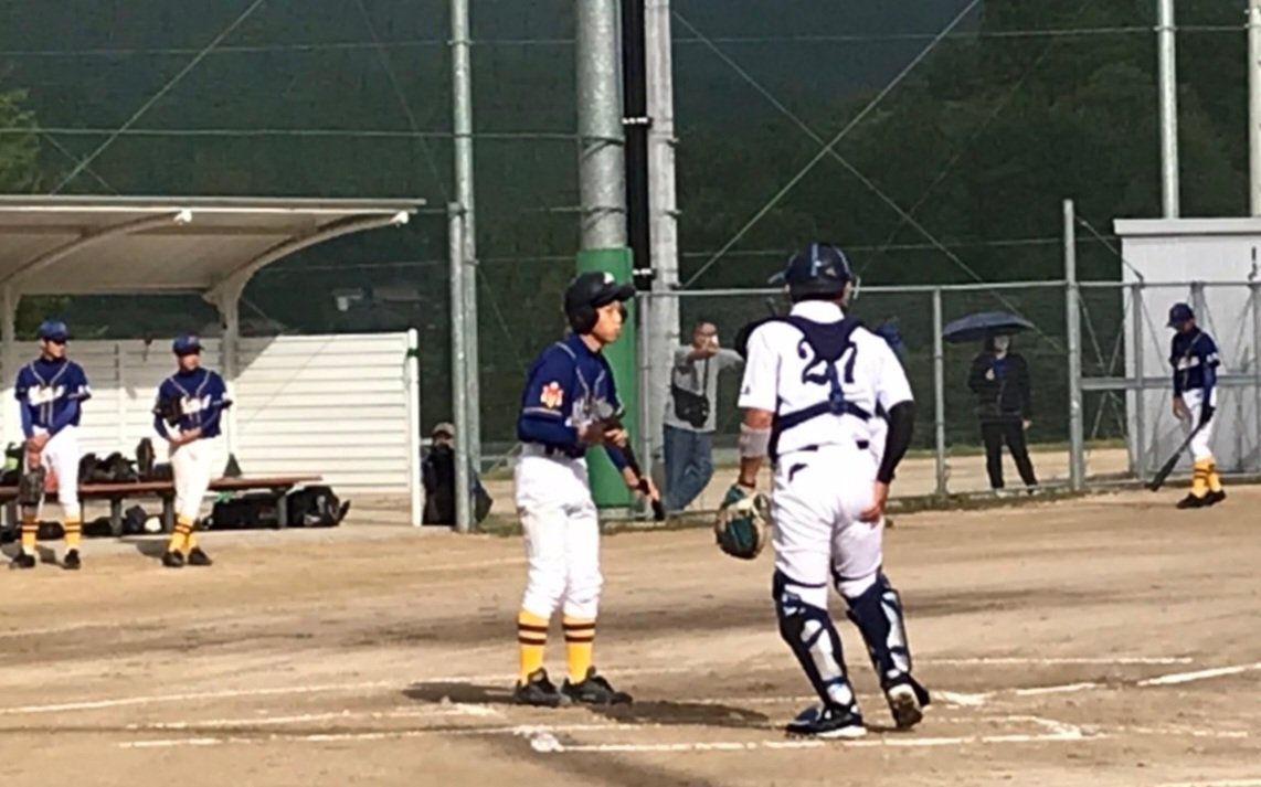 mitoG's tweet photo. 40歳以上の壮年チームで鷲羽杯に出場⤴️
地元の中学生と対戦⚾
３年生だけの引退試合
楽しそうに野球してる
２ー２同点、抽選勝ち
大人げない…
２試合目は20代のチームにボロ敗け⤵️
２つキャッチャーやると全身の筋肉痛が痛い(T-T)
２日後の明日が怖い！
大好きな９月がやってきた☀️ https://t.co/p1hSrSSuoG