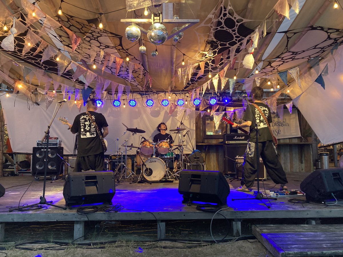 BugGround's tweet image. 叫人フェス

楽しい1日でしたー！！

主催のQさん、運営の皆様、楽しんでくださったお客様、対バンの皆様、グリーンビーチハウスの皆様

ありがとうございました😊

来年もたくさんの笑顔に会えますように✨

 #叫人Fes