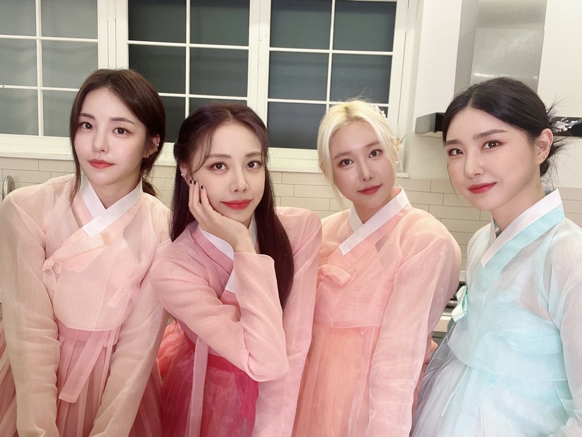 BraveGirls's tweet photo. [📷]

쁘걸과 함께 송편만들기 재밌게 보셨나요 ?!
우리 피어레스 미리 메리 추석입니다 ❤❤❤

#브레이브걸스 #BraveGirls https://t.co/BJI9dYBlDD