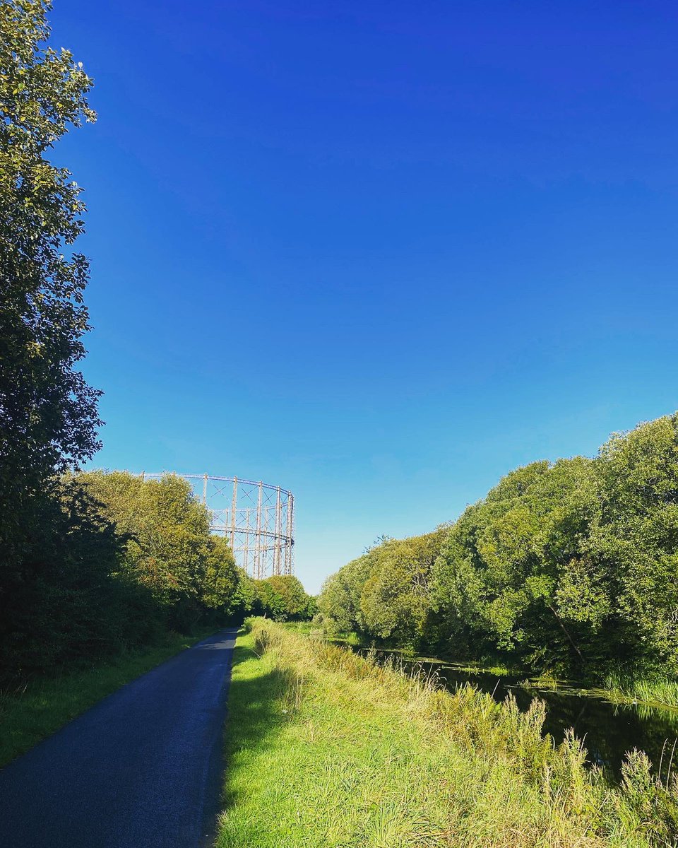 weevic18's tweet photo. Managed to miss the rain this morning. Lovely wee cycle #sunnymorningโ๏ธ #glasgow #cyclefun https://t.co/KBknsdA5ii