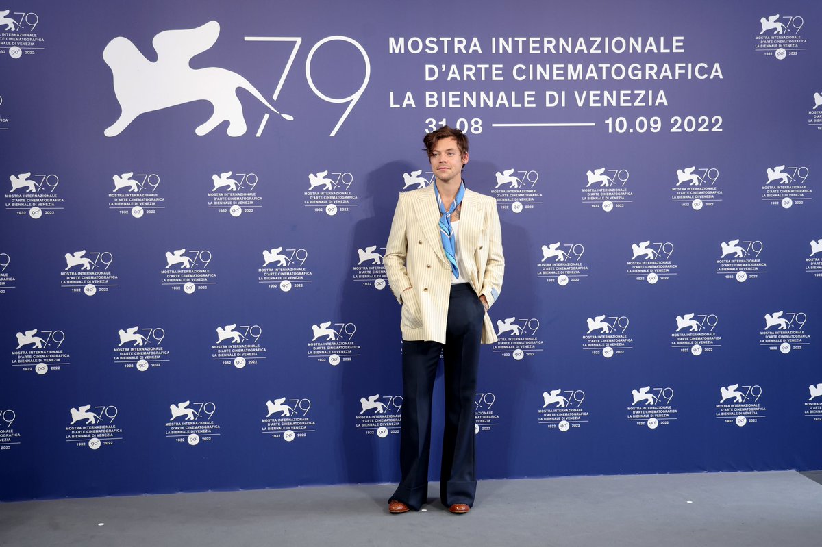 LstansX's tweet photo. Oh my sweet harry, doing his job with a blue (bandana) scarf and his banana dick on. Selling the movie, selling gucci. I bet he would rather be on stage or having a gellato with louis #Venezia79 #outofcompetion https://t.co/nWXwBqVqRI