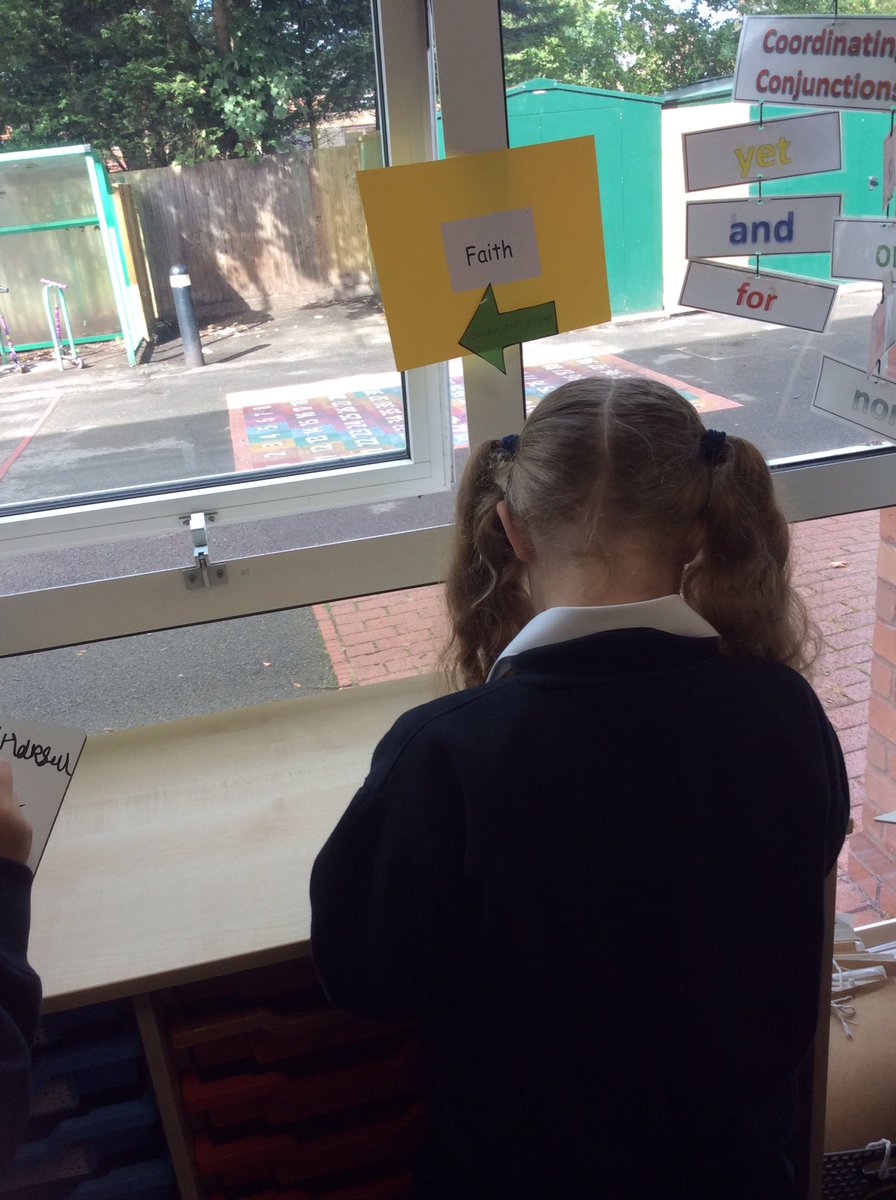 dwalliamsclass's tweet photo. What a great start in our new class. Lots of smiling faces and positive attitudes.😀We have been busy using our Christian values to help us create our Class Charter. https://t.co/NhmMpwM1TH