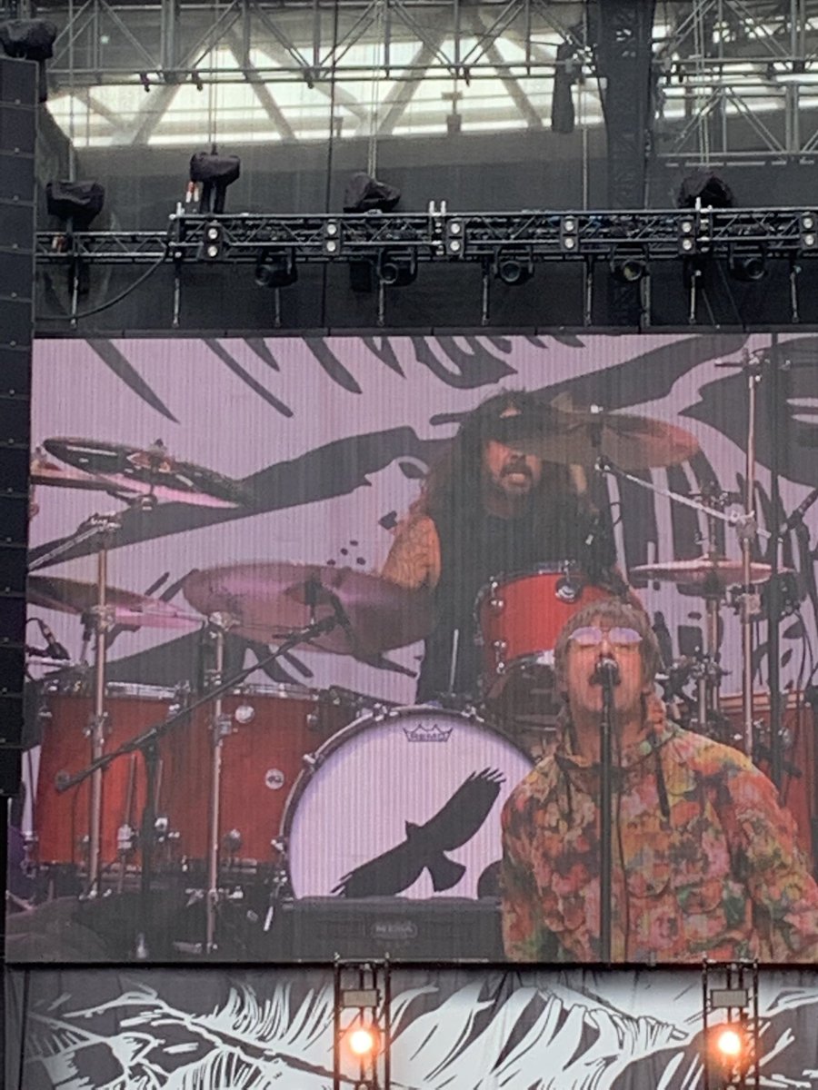 heylawla14's tweet photo. Great weekend in the big smoke with @MatthewLaw31 
Football, food and the Foo Fighters and friends!! https://t.co/nCPhJlu8eJ