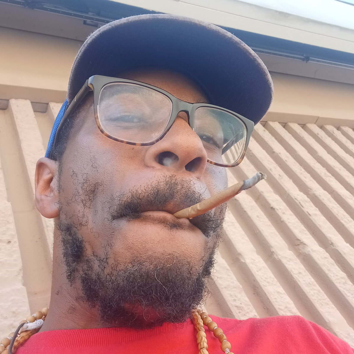 chadtheapple's tweet photo. a hoe made it to her day off.

now about this vacation to Oregon on Wednesday... https://t.co/JwTn1DEIGd