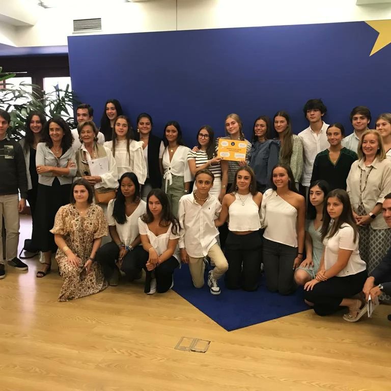 sfbafec's tweet photo. Y, por fin, nuestra alumna Candela Flores, recogiendo el premio TAEUS Europa. 🏆👏👏👏👏
Enhorabuena equipazo 😍 y enhorabuena a sus profes Mayte y Chelo 💪
#TAEUS
#europa
#madrid https://t.co/uLNxLSixqY