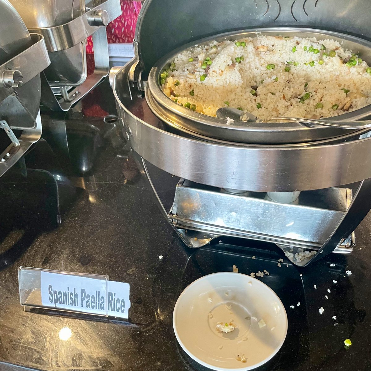 EnfrmraSaturada's tweet photo. Paella española en Egipto: arroz blanco, guisantes, cebolla y trocitos de ternera.

Ha habido guerras por menos. https://t.co/n0qEFV2ZTJ