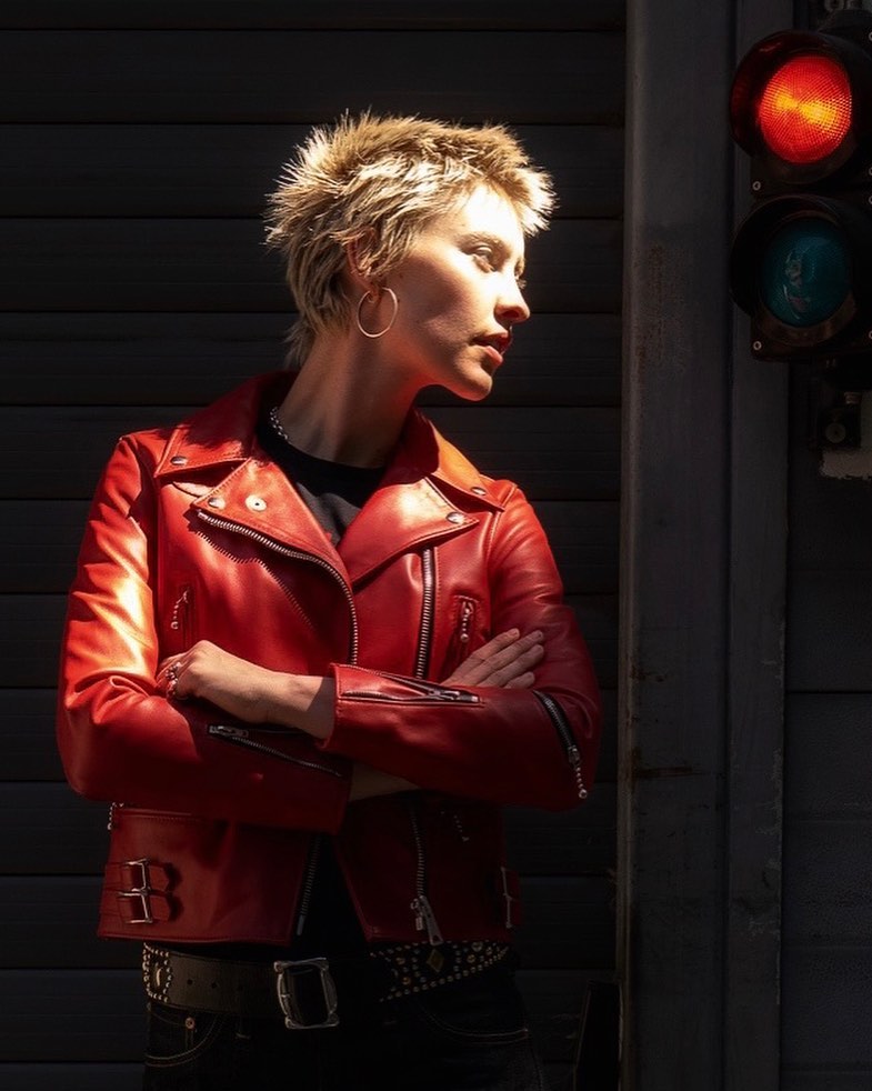 LewisLeathers's tweet photo. 391L ladies Lightning jacket in Red Horse leather with Shield and Diamonds belt.
Model: @elladallaglio
#lewisleathers #391lightning #391LLightningLadies
https://t.co/X3dqlCkf7Y https://t.co/oVMK3pq9q7