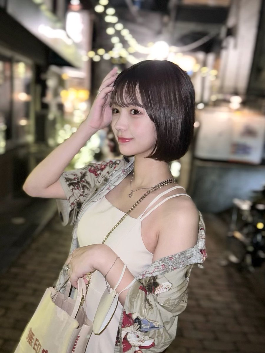 niiichini_'s tweet photo. 色白ですね〜て言われるけど全然そんなことない！色味編集しただけでこんなに写真写り変わる。iphoneのポートレートモードでフラッシュ撮影。iphoneの写真編集で、明るさ+27彩度-9 暖かみ-17 色合い+34 ブリリアンス+15。一瞬で写真可愛くなるからみんなも試してみてね https://t.co/LDGZWWWWAO