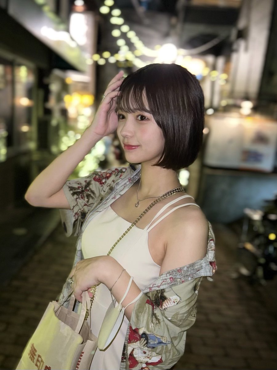 niiichini_'s tweet photo. 色白ですね〜て言われるけど全然そんなことない！色味編集しただけでこんなに写真写り変わる。iphoneのポートレートモードでフラッシュ撮影。iphoneの写真編集で、明るさ+27彩度-9 暖かみ-17 色合い+34 ブリリアンス+15。一瞬で写真可愛くなるからみんなも試してみてね https://t.co/LDGZWWWWAO