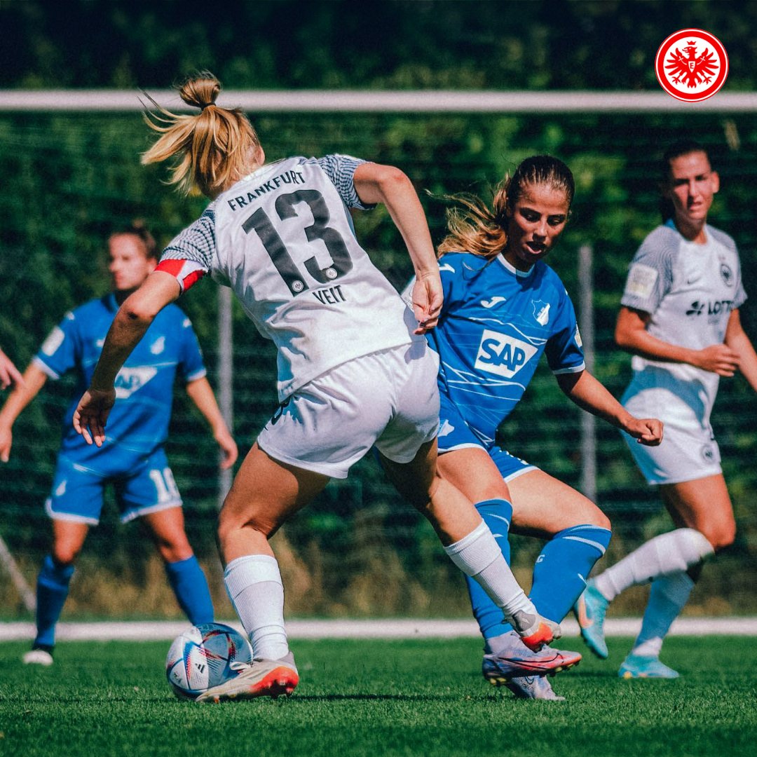 EintrachtFrauen's tweet photo. In der Vorbereitung musste sich unsere U20 mit 3⃣:4⃣ der @tsghoffenheim II geschlagen geben. Morgen hoffen unsere Adlerträgerinnen um 14 Uhr auf die Revanche in der 2. Frauen-Bundesliga! 👊

#SGE #EintrachtFrauen #NichtOhneMeineMädels #2FBL #TSGIISGEII 📸: TSG Hoffenheim https://t.co/vAfEZqryBF