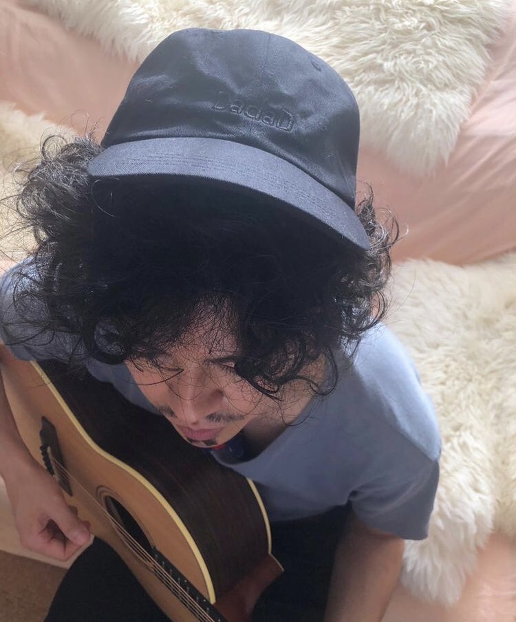 hellkuni's tweet photo. DadaDキャップです。もじゃもじゃヘアーでもしっかりと被っていただけます。我々わりと大人なのでロゴの主張は最小限にしてます https://t.co/svLAnn56QE
