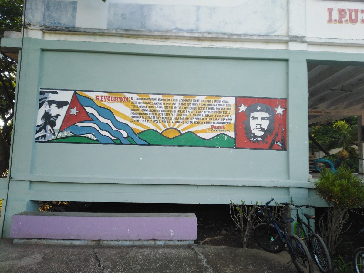 ! Viva Cuba libre!¡ Reinicia con más fuerzas el Curso escolar. Pioneros, estudiantes, educadores y la familia toda acuden al centro con mucha alegría. #CubaPorLaVida #CodigoSi