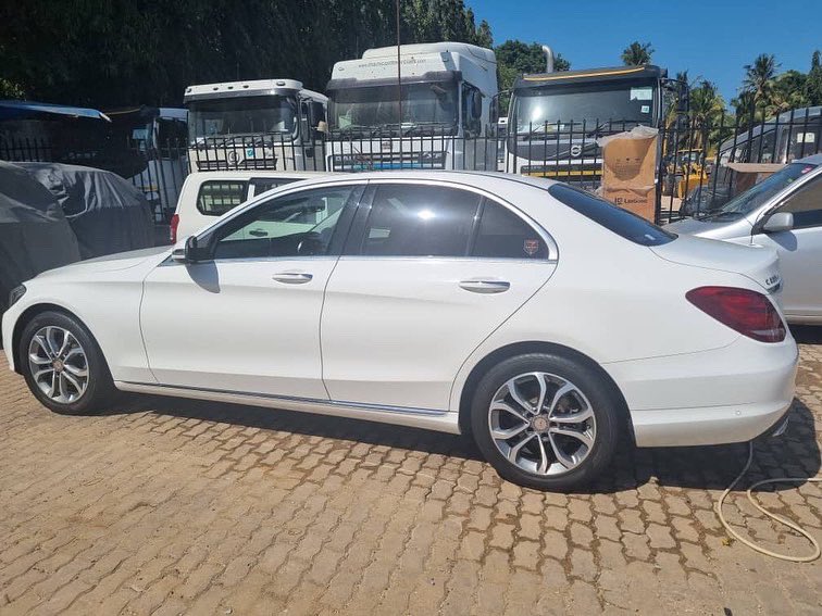 🔥🔥Mersedes Benz 🔥🔥
NEW SHAPE C-Class
Model C220 CDI
Year 2015
Fuel Diesel
Cc2.2
Tritonic Gear Box
Colour Pearl White
Milage 62,000km
Elegance Class
Price 75milTsh+Registration