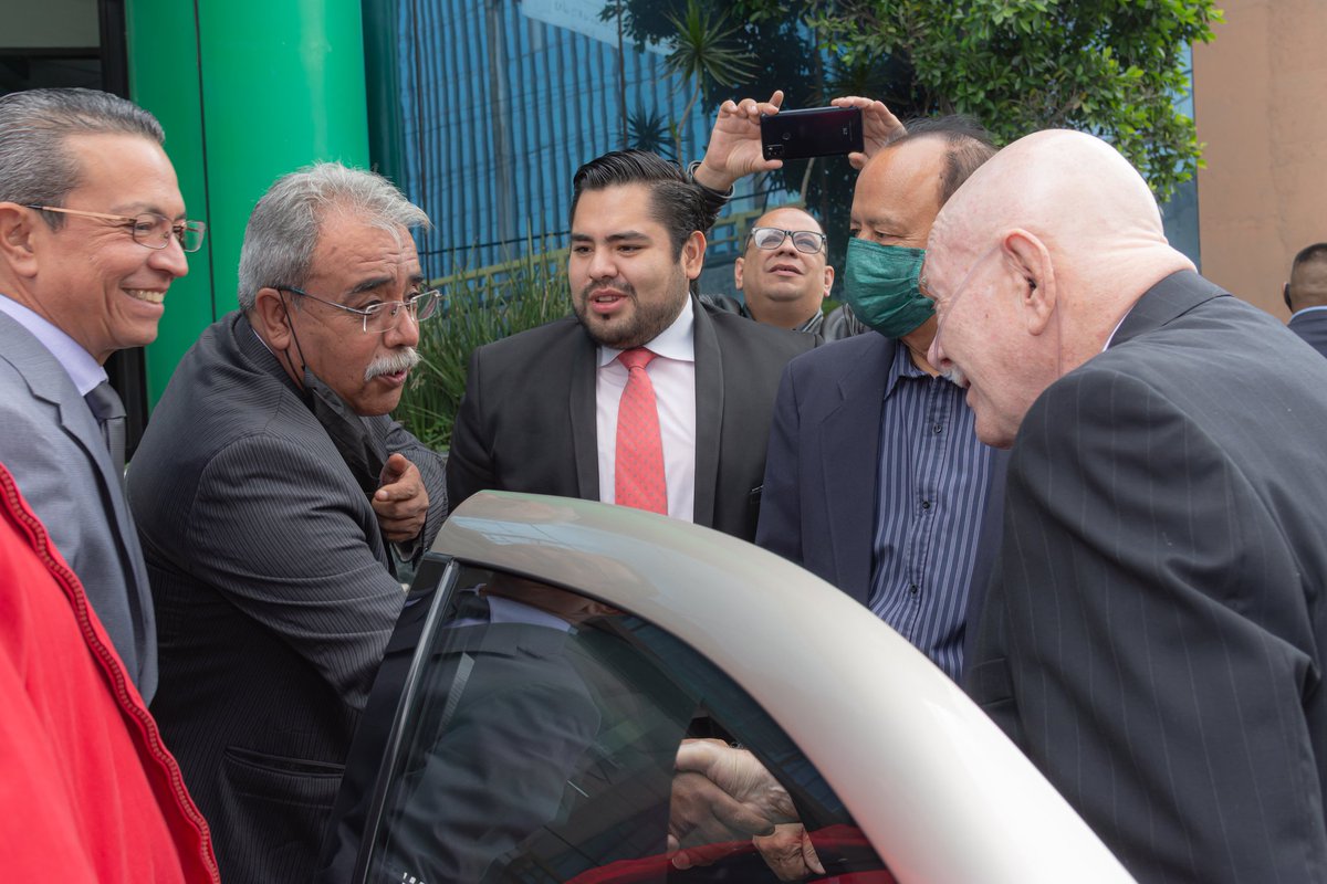 thorrobledo's tweet photo. Gran visita del Dr. Manuel Mondragón y Kalb a la cesión de @conalidemx presidida por @amartinezmx_  y su secretario general @charliedelvalle en las instalaciones de la @ICCMexH https://t.co/mMDK4hWA2A