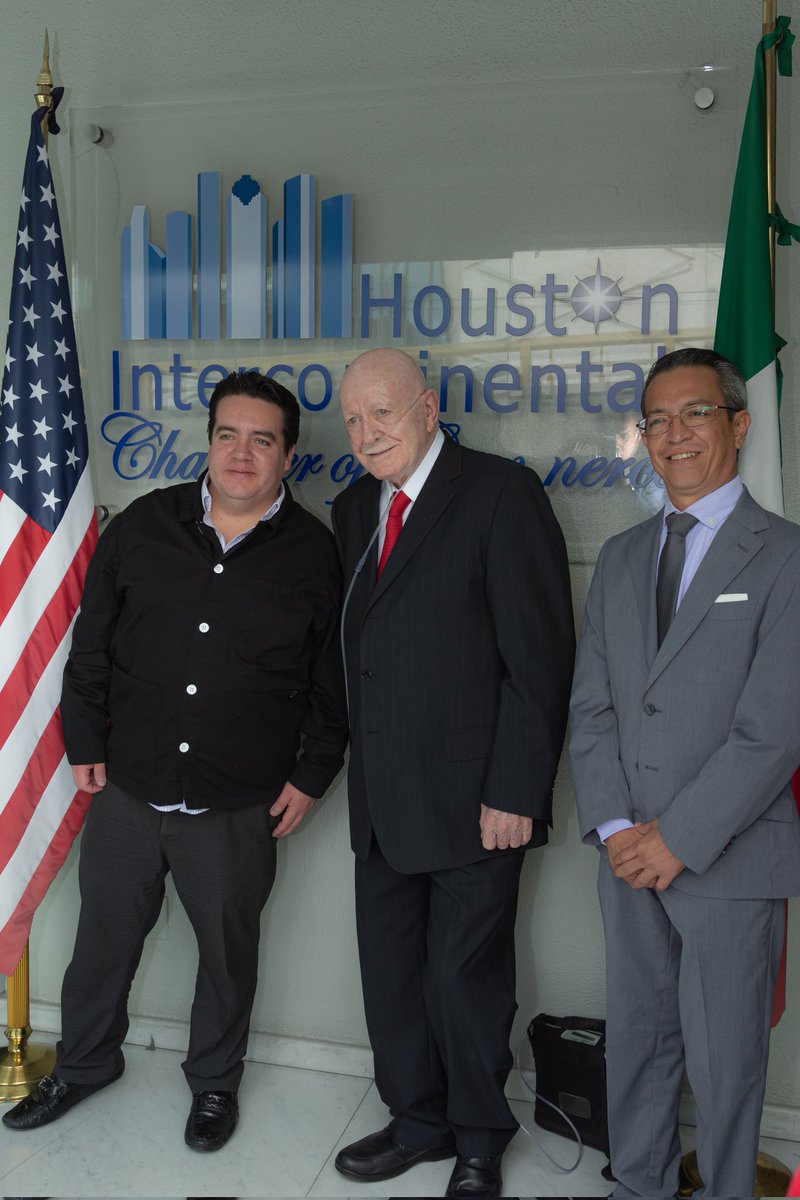thorrobledo's tweet photo. Gran visita del Dr. Manuel Mondragón y Kalb a la cesión de @conalidemx presidida por @amartinezmx_  y su secretario general @charliedelvalle en las instalaciones de la @ICCMexH https://t.co/mMDK4hWA2A