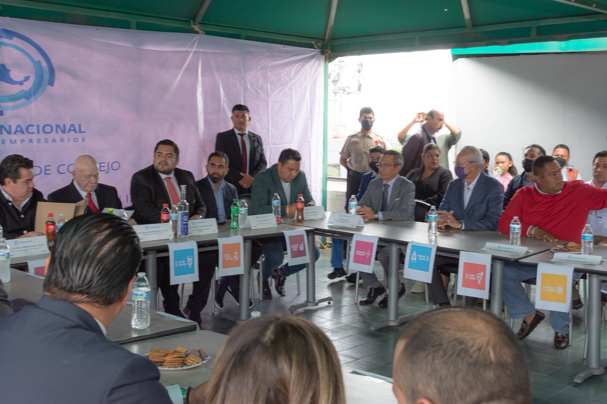 thorrobledo's tweet photo. Gran visita del Dr. Manuel Mondragón y Kalb a la cesión de @conalidemx presidida por @amartinezmx_  y su secretario general @charliedelvalle en las instalaciones de la @ICCMexH https://t.co/mMDK4hWA2A