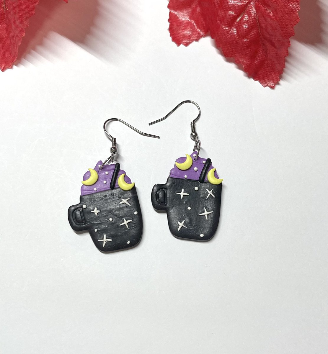 ReiArtistryclay's tweet photo. I think these witch hat and magic frappe earrings pair well together! https://t.co/ukRXx4zTUn